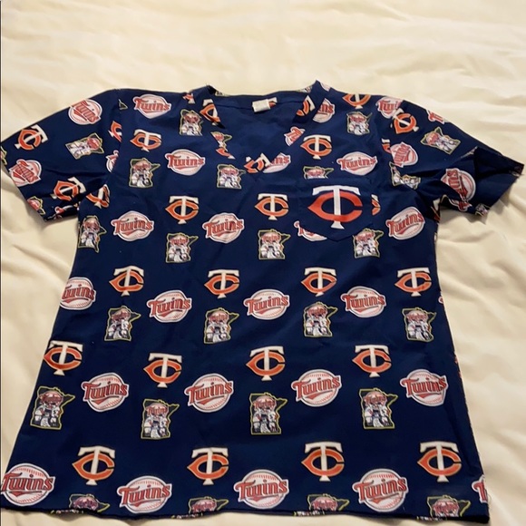 Tops - Twins Scrub Top NWOT